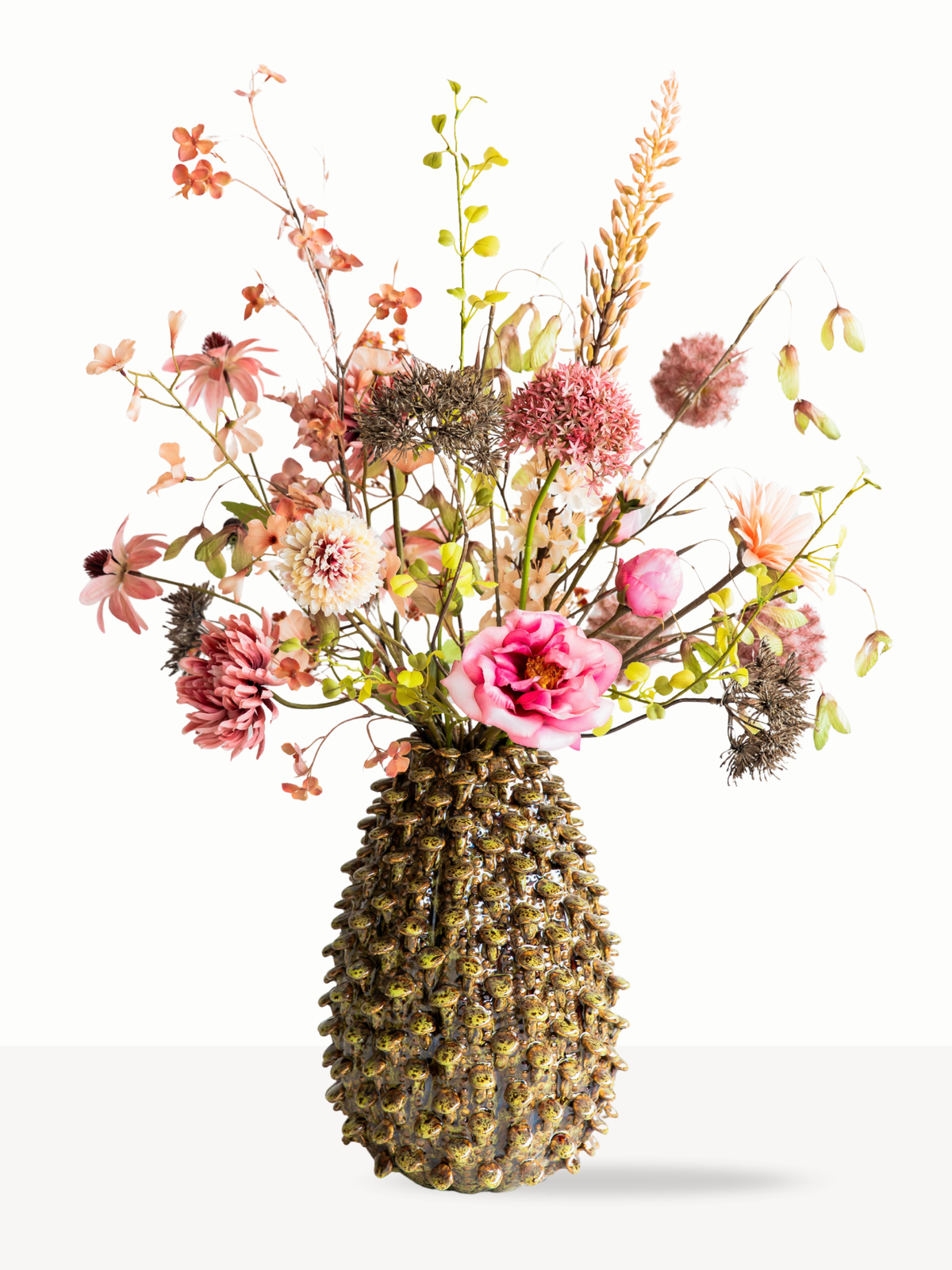 Zijden boeket Harvey met oranje en oudroze bloemen in vaas Biba